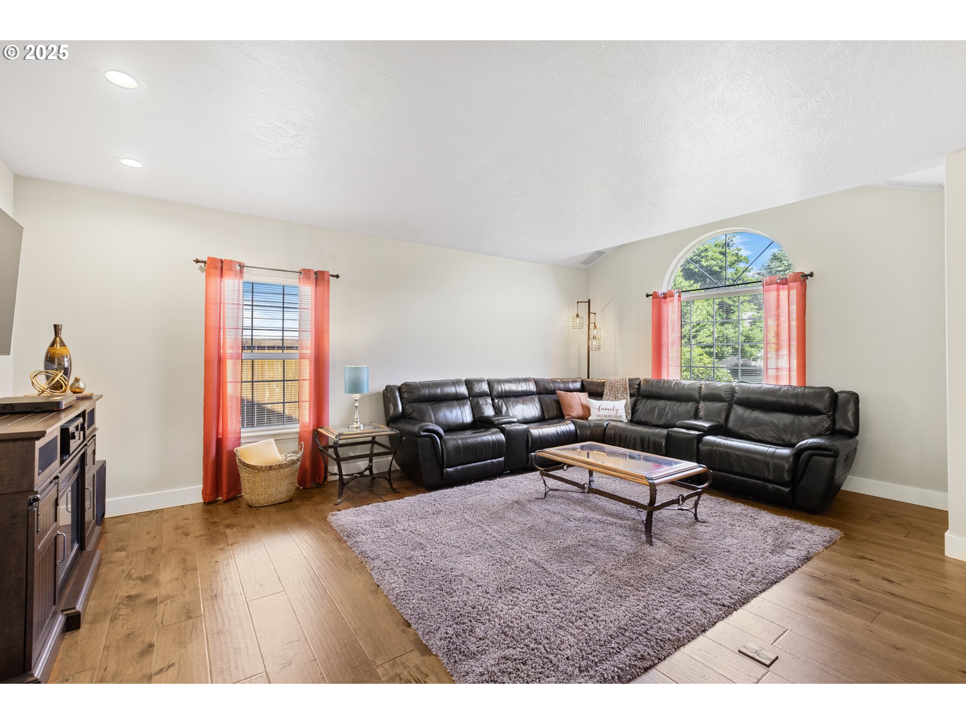 Eugene, Oregon 97404, United States, 3 Bedrooms Bedrooms, ,2 BathroomsBathrooms,Residential,Active,163280