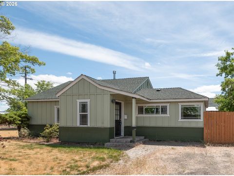 Photo of 108 NW Dogwood Ave, Redmond, OR 97756 (MLS # 648380974)