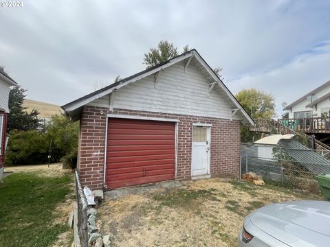 A home in Heppner