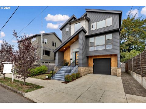 541 NE HUMBOLDT ST Portland OR 97211