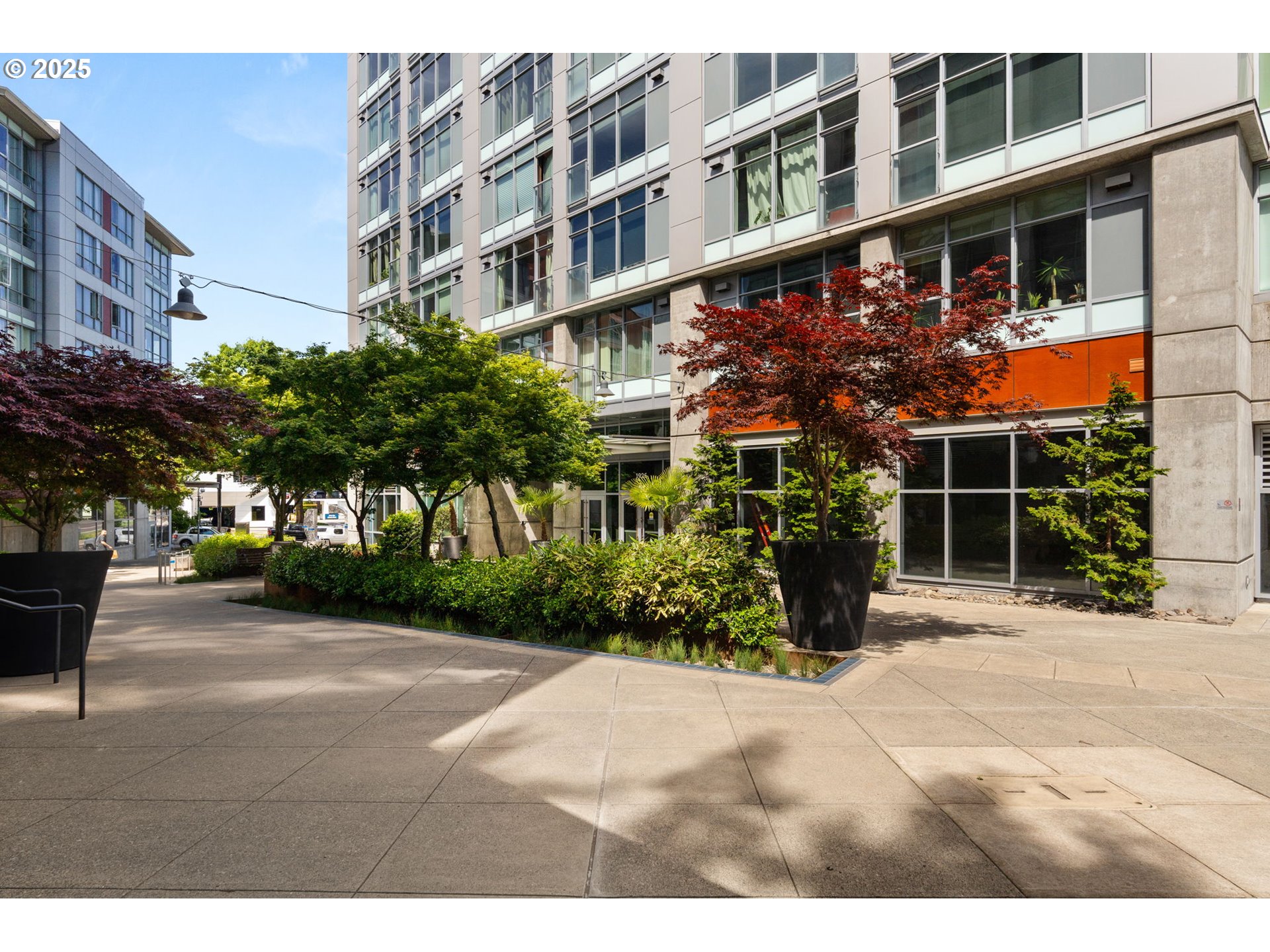 1926 W Burnside ST 1401