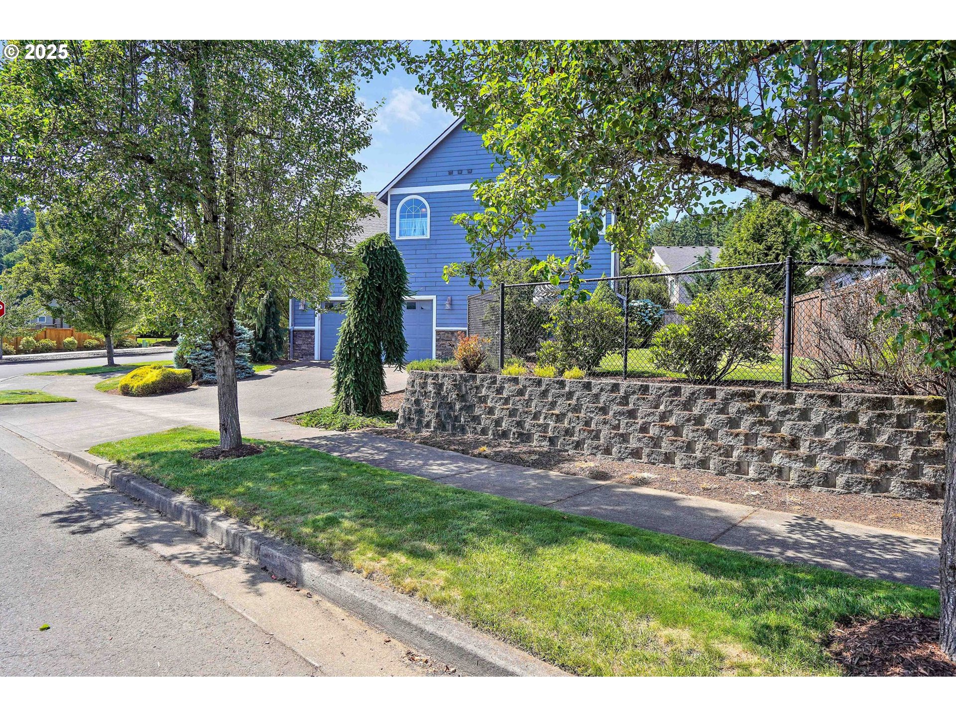 824 PIONEER DR