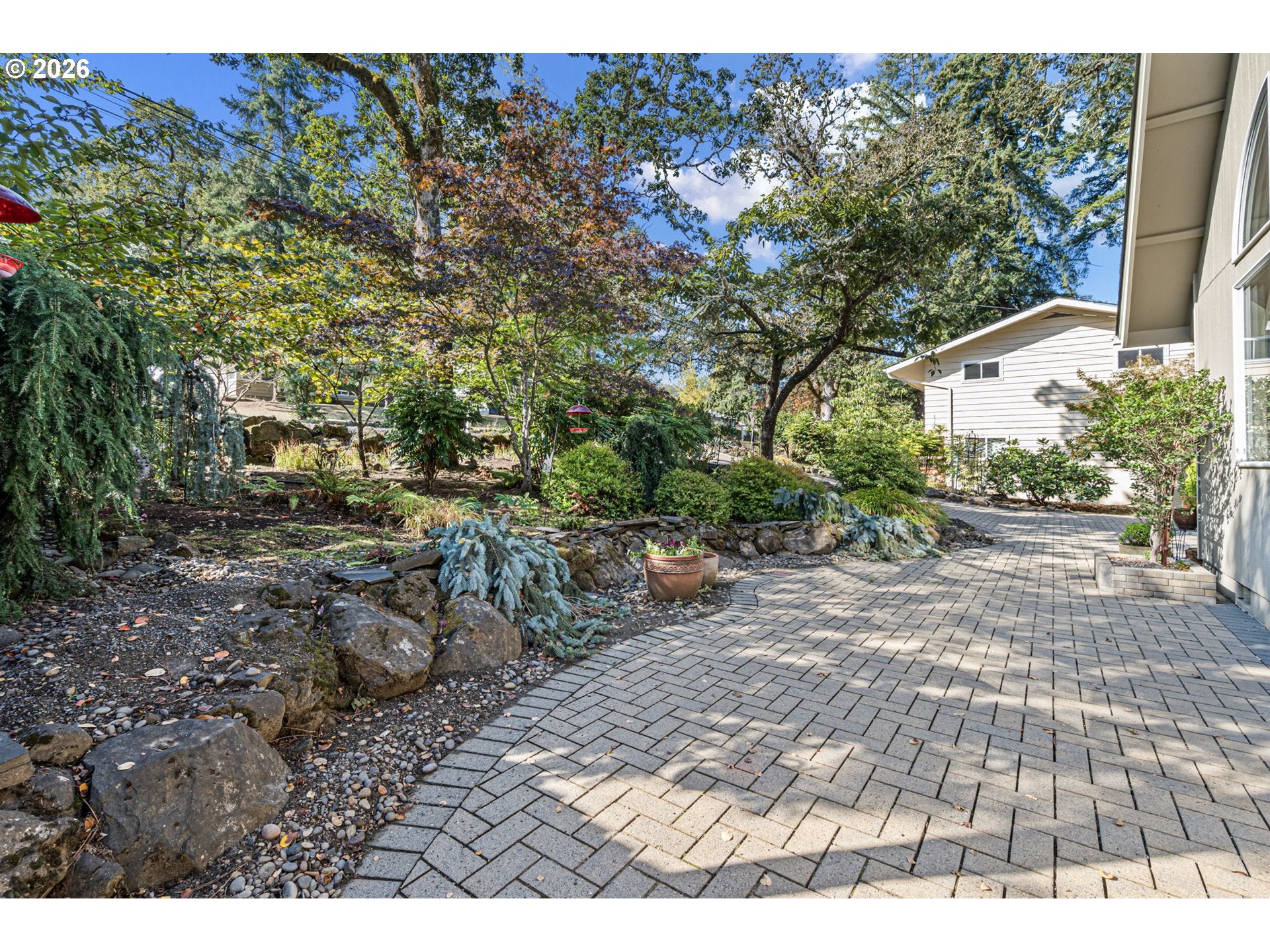 85 W 35TH PL