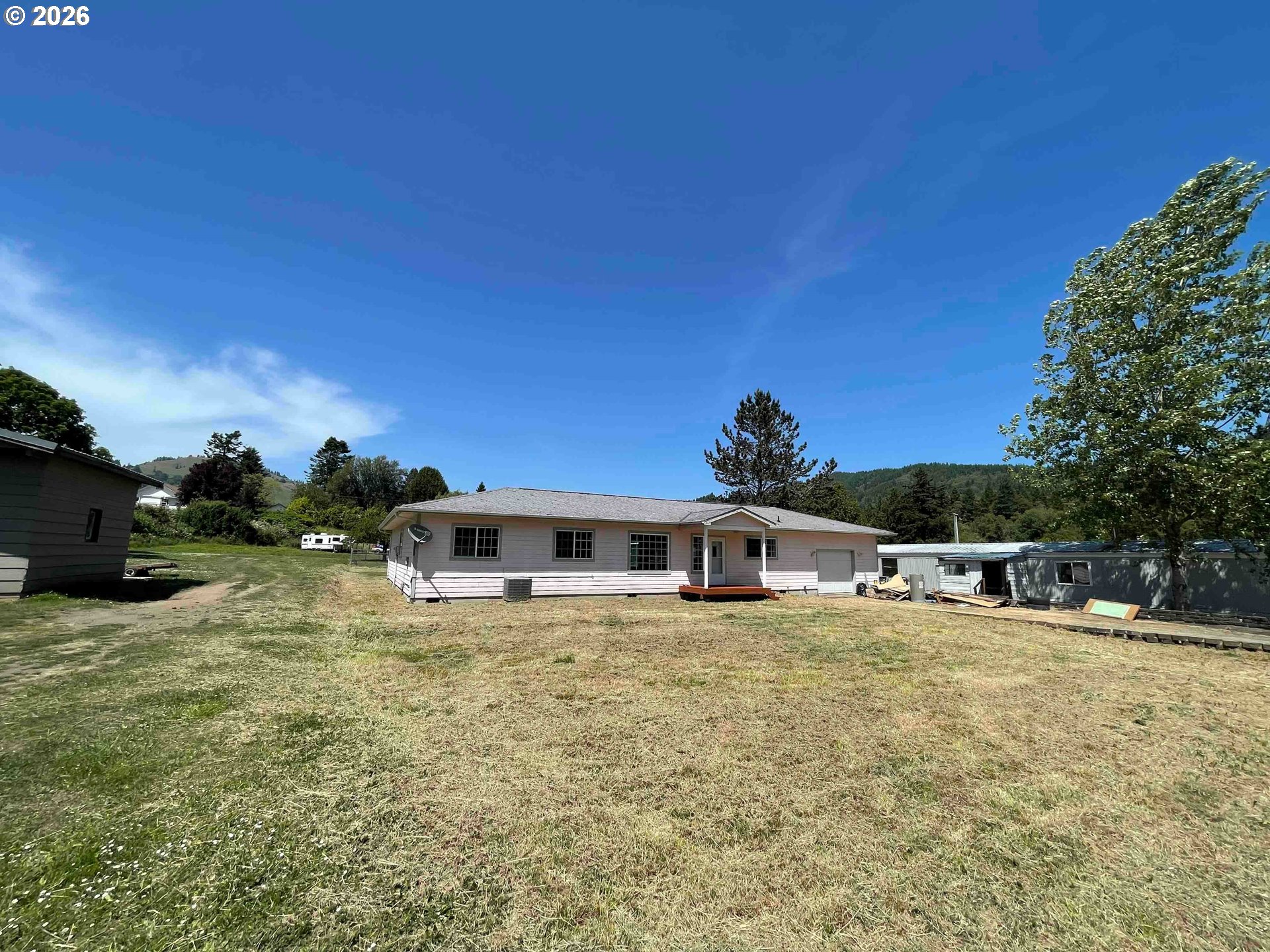151 E DATE ST
