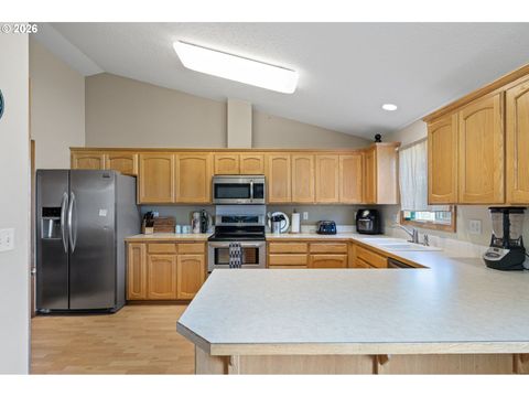 Tiny photo for 573 Creswood Dr, Creswell, OR 97426 (MLS # 331098843)