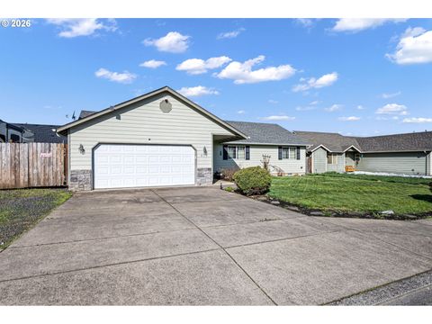 Photo of 573 Creswood Dr, Creswell, OR 97426 (MLS # 331098843)