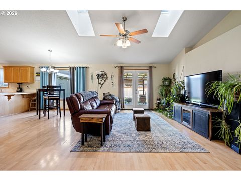 Tiny photo for 573 Creswood Dr, Creswell, OR 97426 (MLS # 331098843)