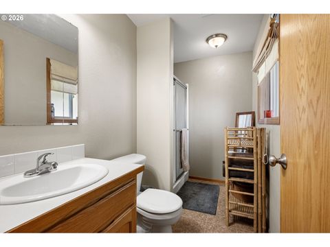 Tiny photo for 573 Creswood Dr, Creswell, OR 97426 (MLS # 331098843)