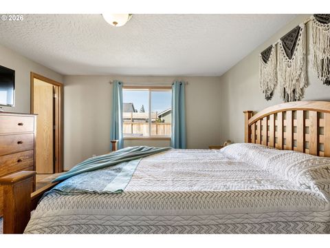 Tiny photo for 573 Creswood Dr, Creswell, OR 97426 (MLS # 331098843)