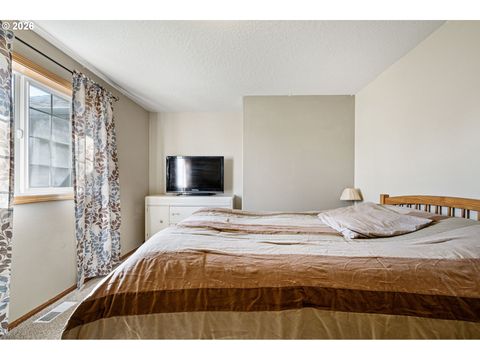 Tiny photo for 573 Creswood Dr, Creswell, OR 97426 (MLS # 331098843)