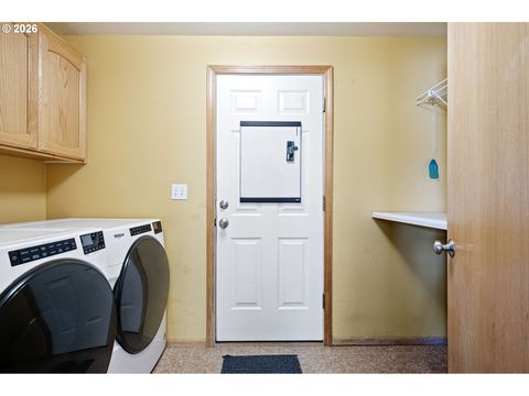 Tiny photo for 573 Creswood Dr, Creswell, OR 97426 (MLS # 331098843)