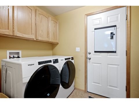 Tiny photo for 573 Creswood Dr, Creswell, OR 97426 (MLS # 331098843)