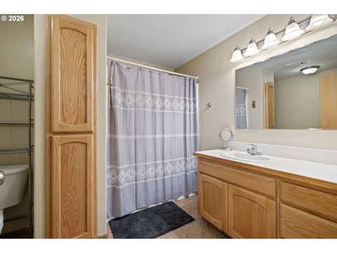 Tiny photo for 573 Creswood Dr, Creswell, OR 97426 (MLS # 331098843)