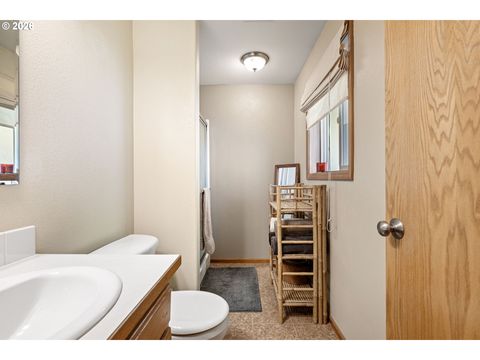 Tiny photo for 573 Creswood Dr, Creswell, OR 97426 (MLS # 331098843)