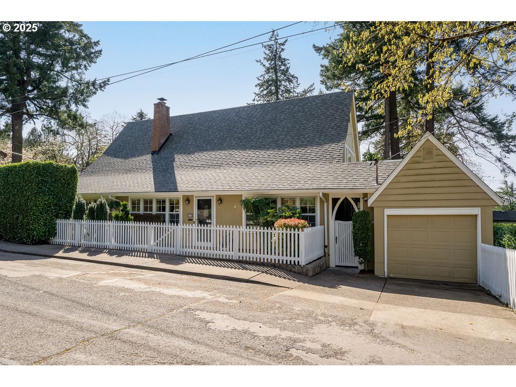 2695 SW MONTGOMERY DR