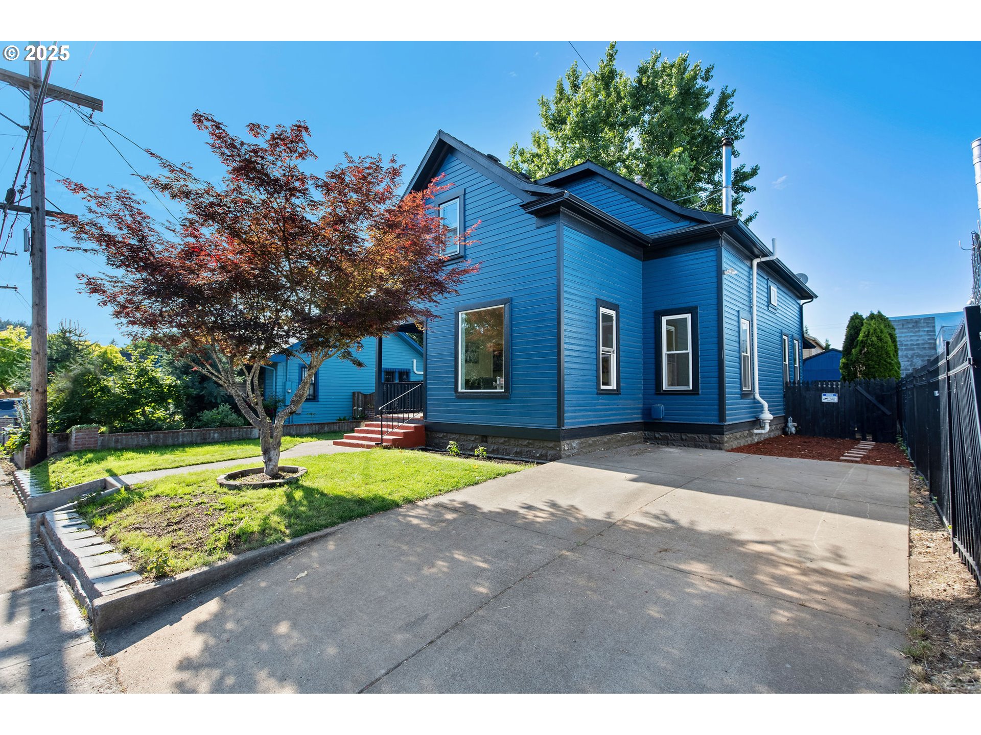 8123 SE TAYLOR CT