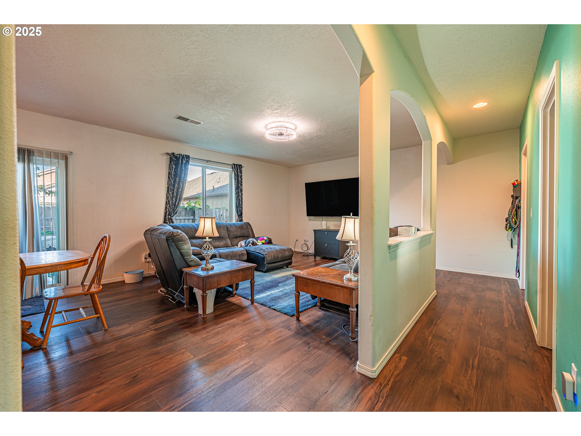 1131 VERONICA LN