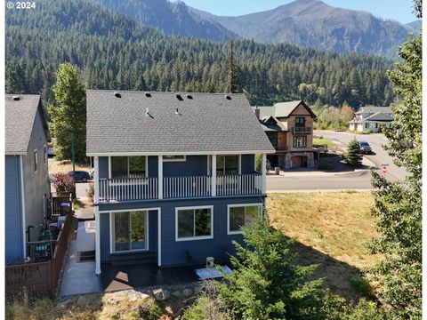 A home in Cascade Locks