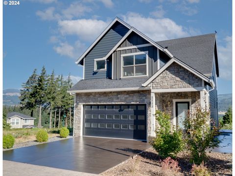 A home in Cascade Locks