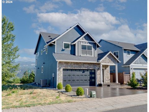 A home in Cascade Locks