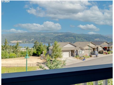 A home in Cascade Locks