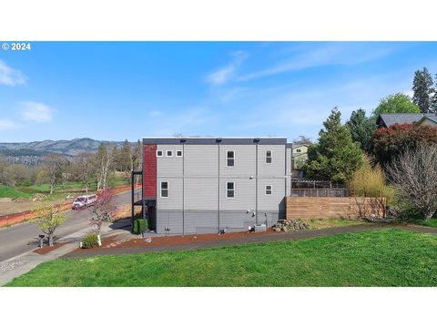 A home in Hood River