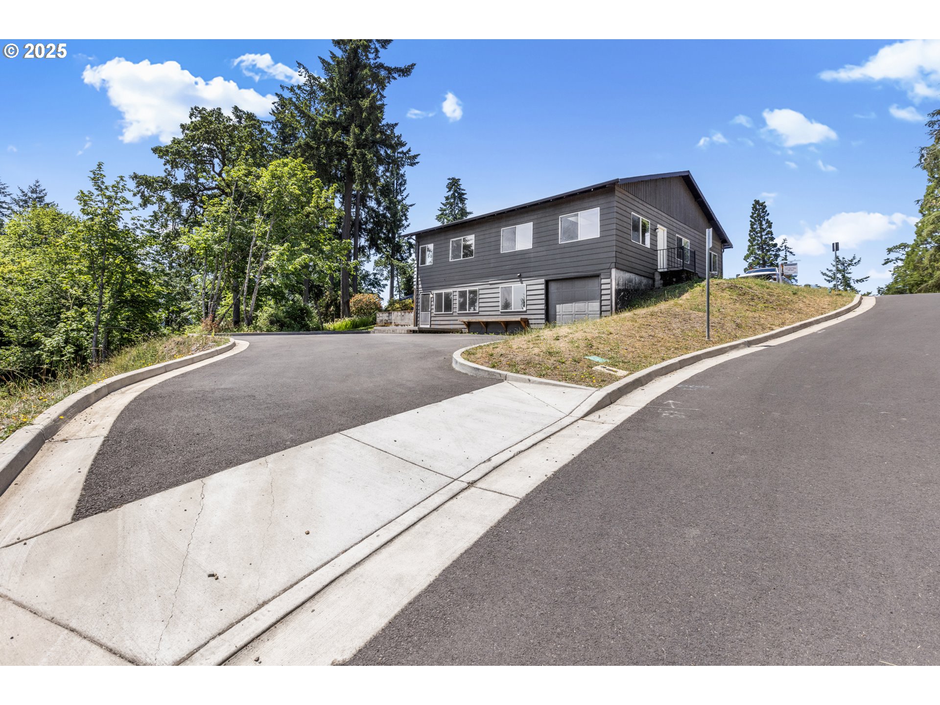 2689 CUPOLA DR
