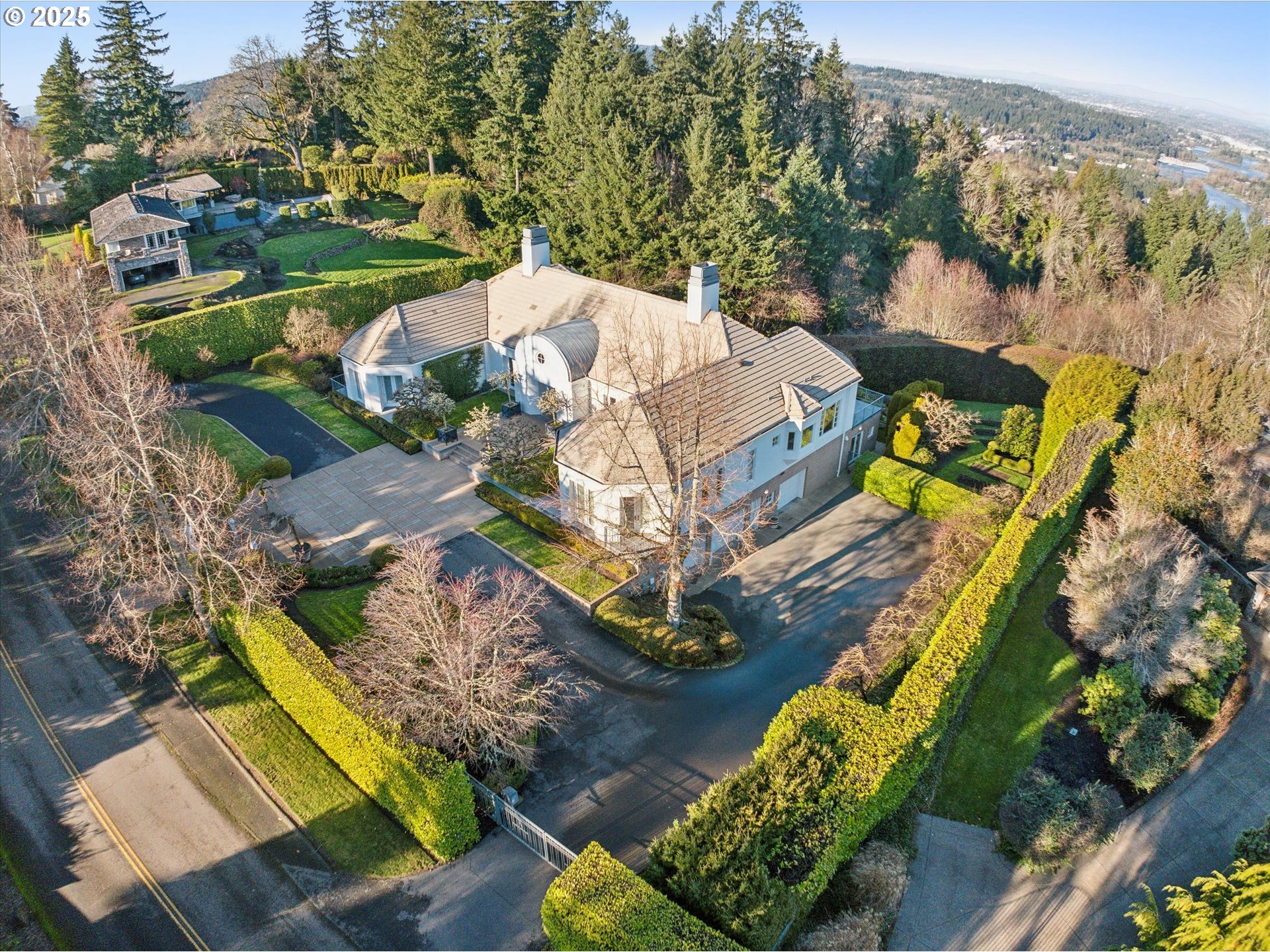 1131 SKYLAND DR
