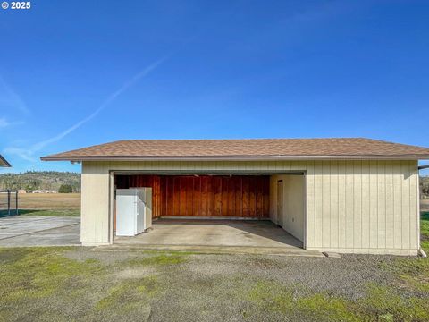 A home in Roseburg