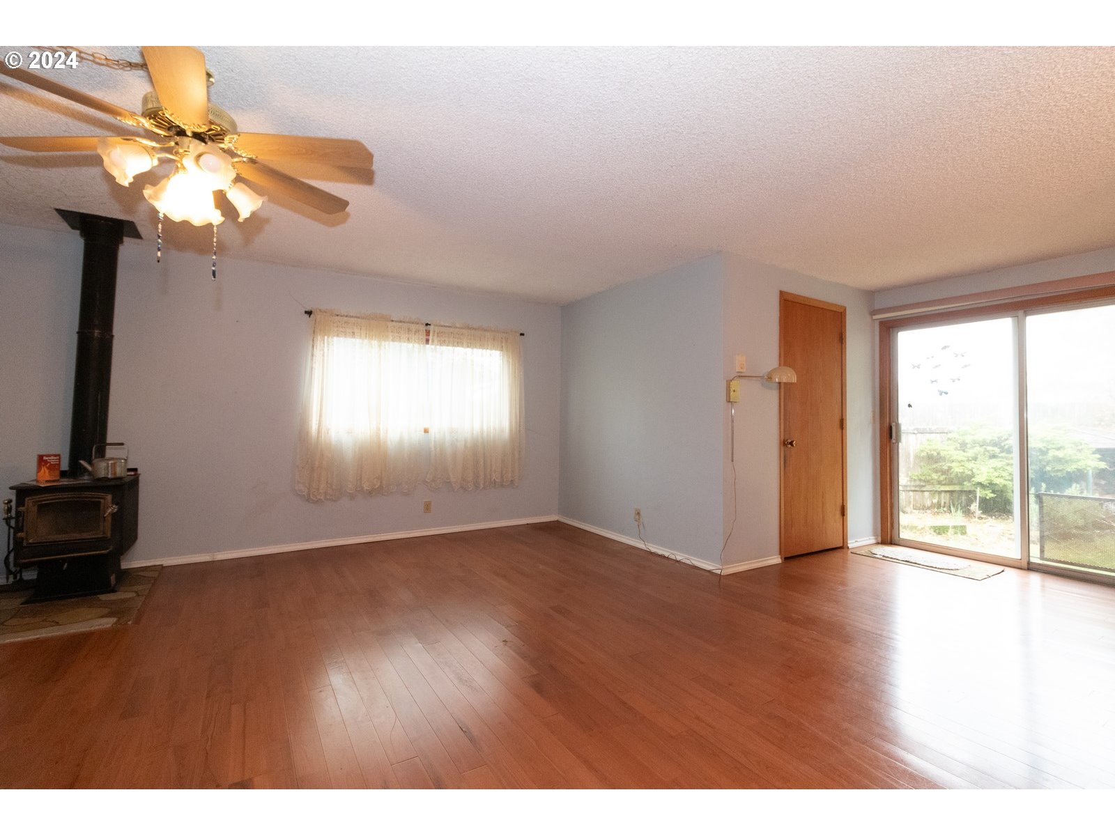 Florence, Oregon 97439, United States, 3 Bedrooms Bedrooms, ,2 BathroomsBathrooms,Residential,Pending,25214