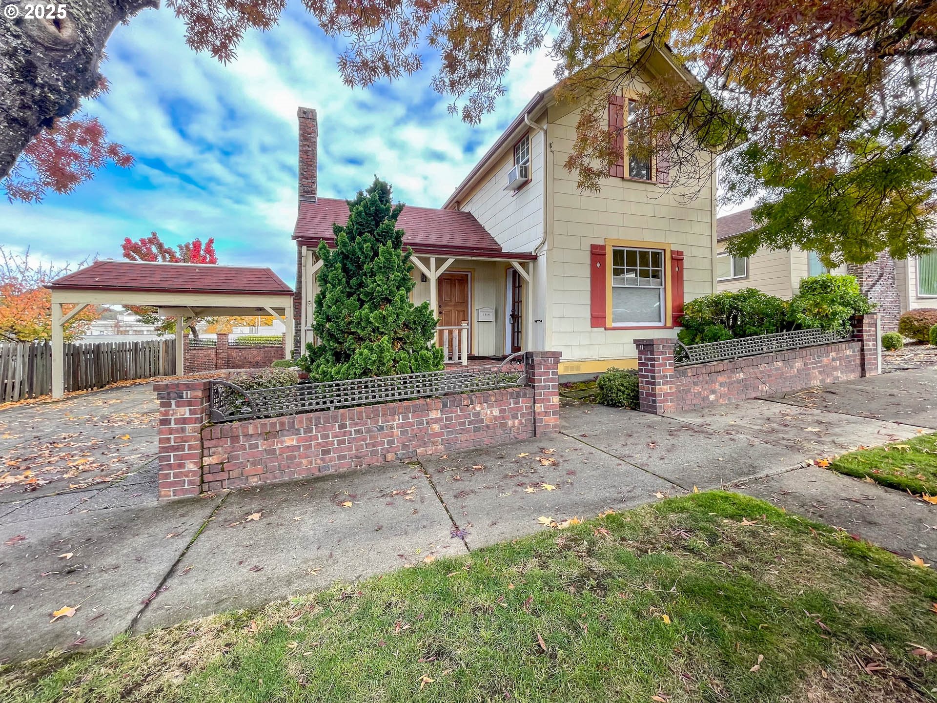 Photo 1 of 48 — 1118 SE WASHINGTON AVE, Roseburg, OR 97470