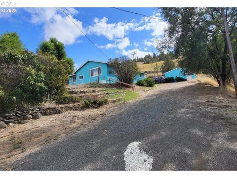 304 SE HILLCREST DR John Day OR 97845