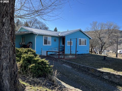 304 SE HILLCREST DR John Day OR 97845