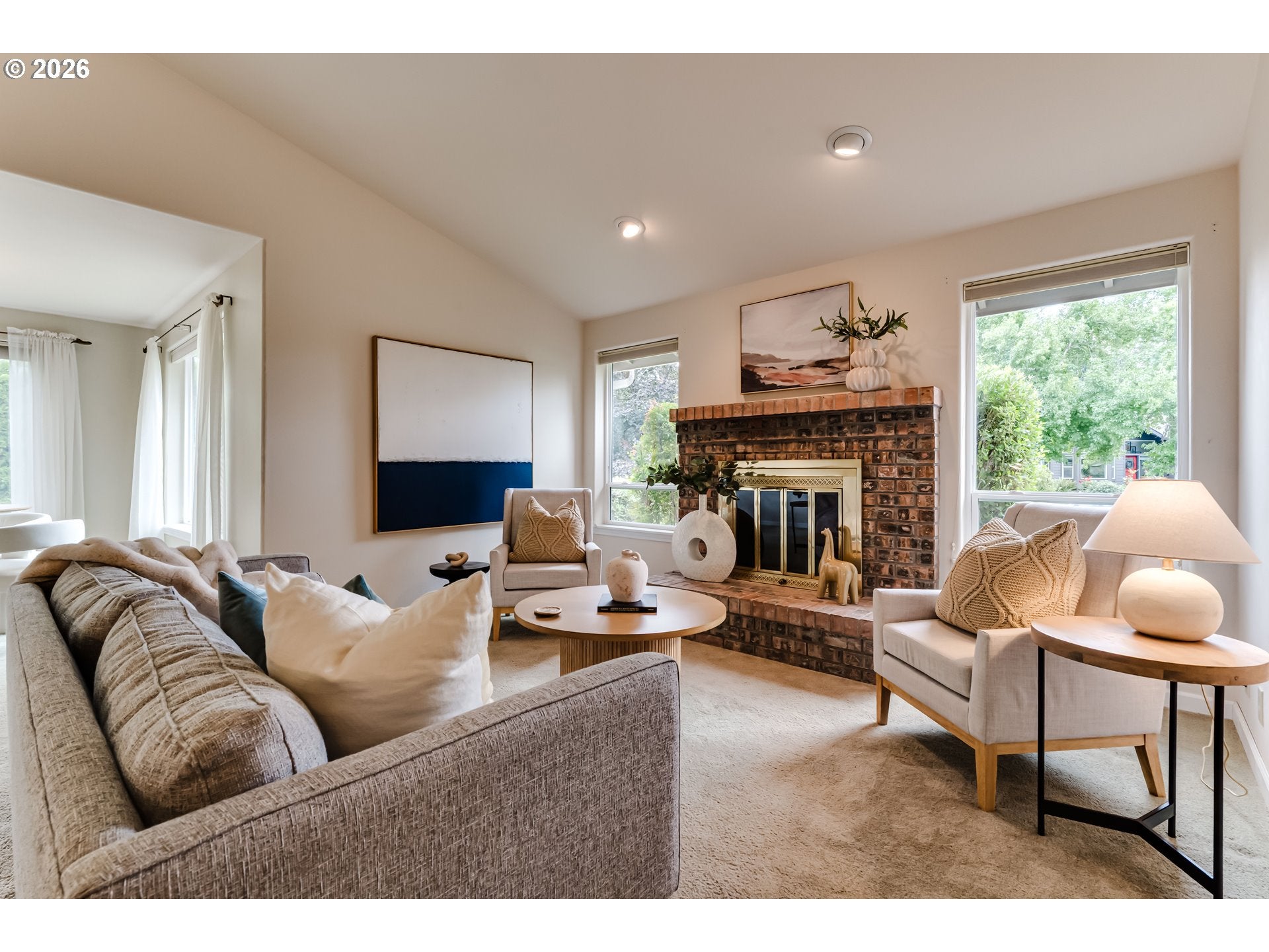 886 RIVER HILLS DR