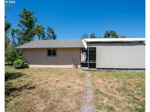 A home in Creswell