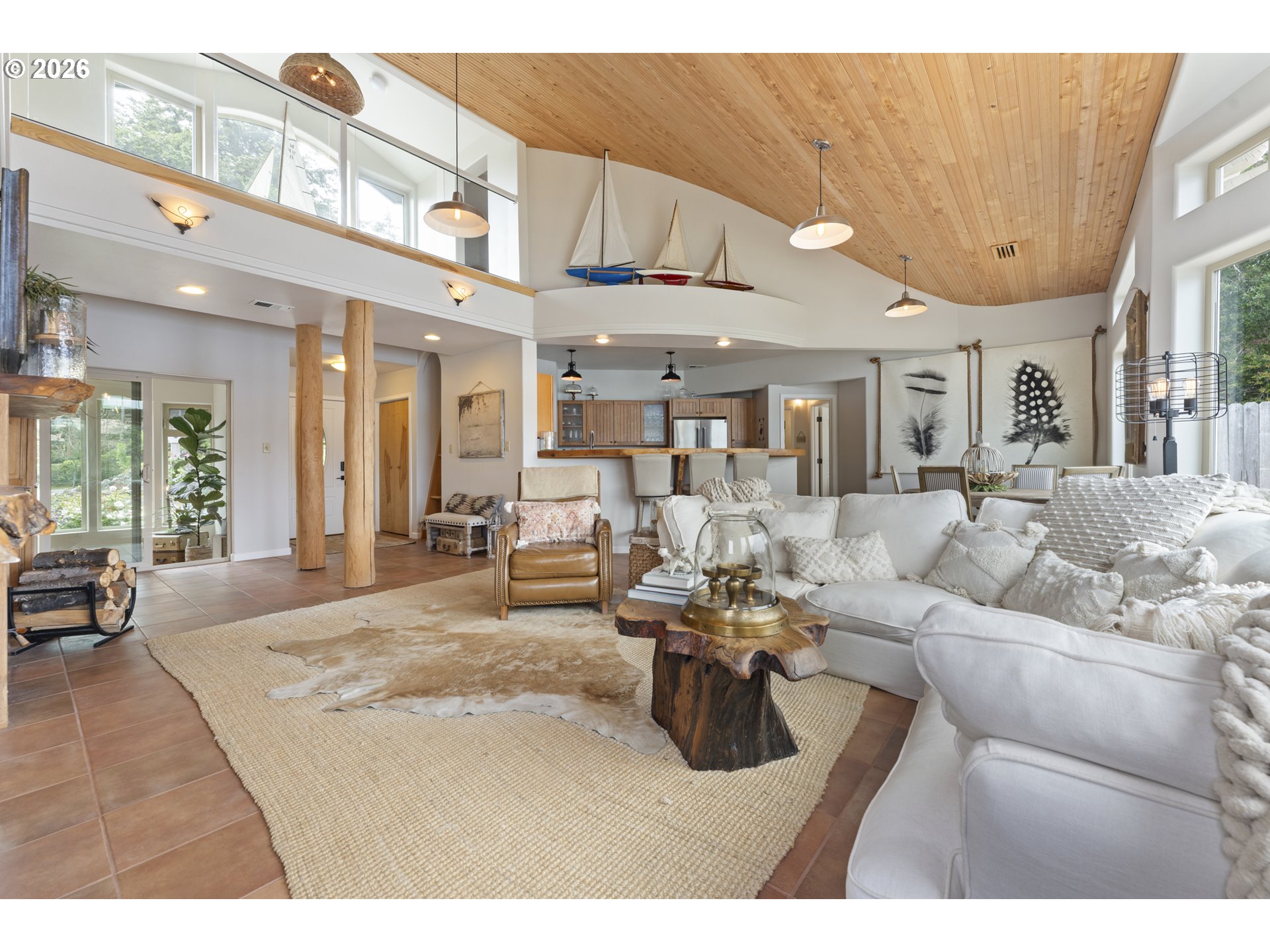 1008 LAKESHORE DR