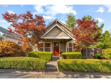 425 ROOSEVELT ST Oregon City OR 97045