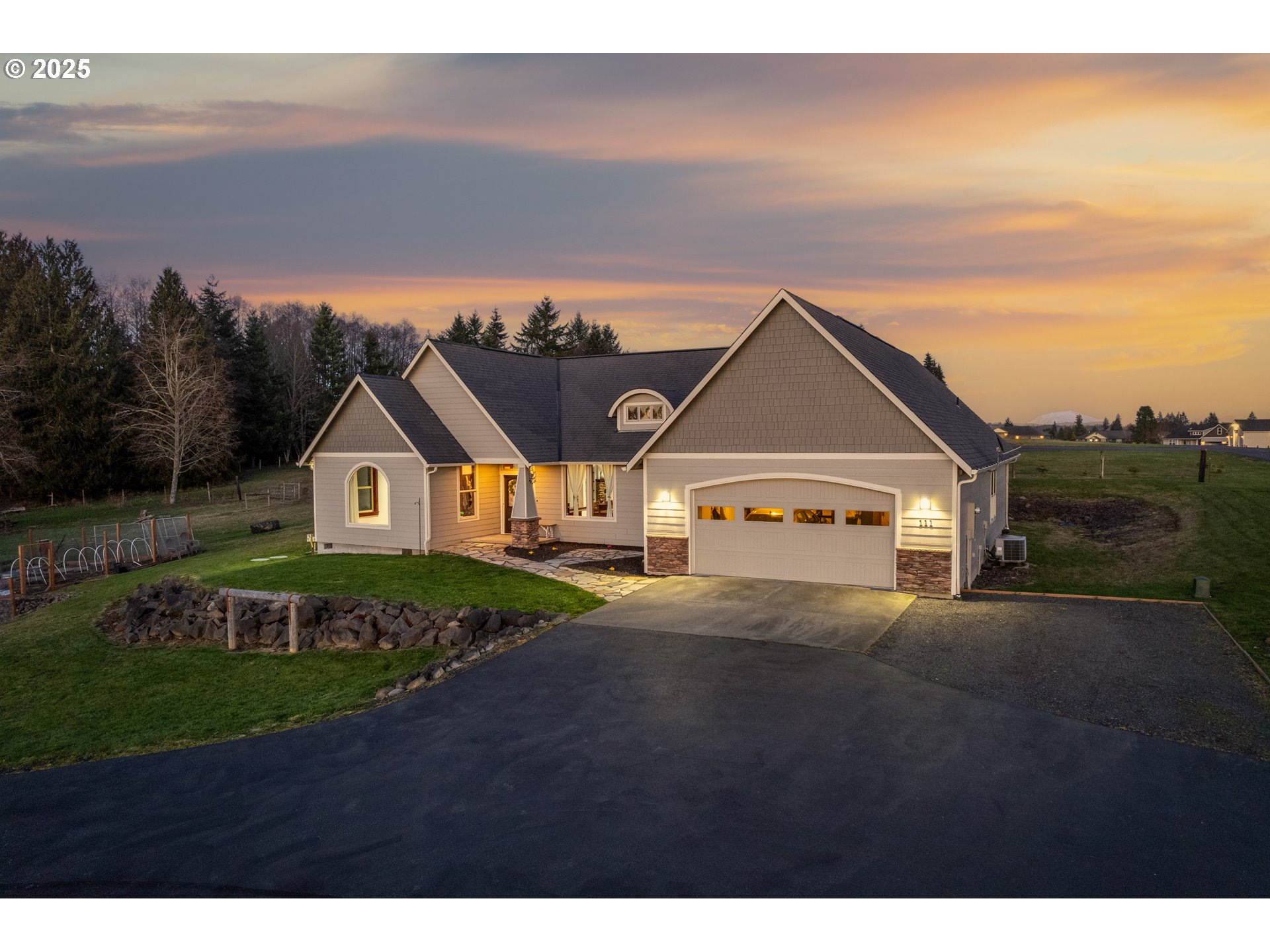 111 BREEZEWAY DR