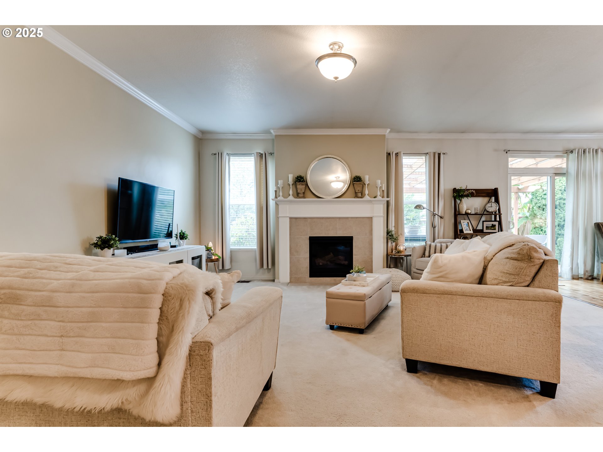 1084 THRONE DR