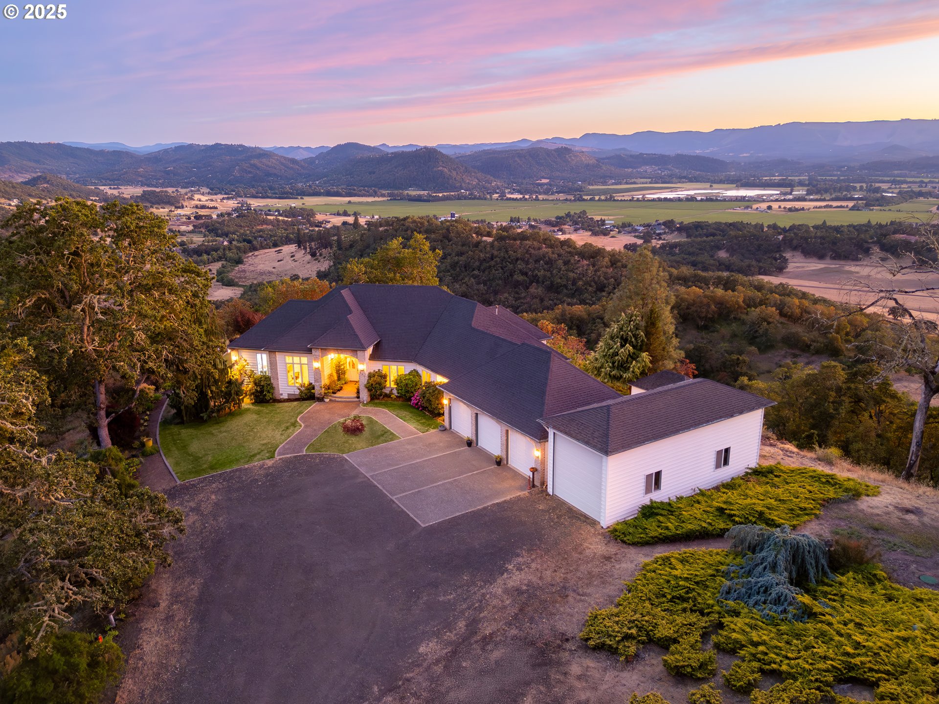 Photo 1 of 47 — 282 REDTAIL RIDGE LN, Roseburg, OR 97471