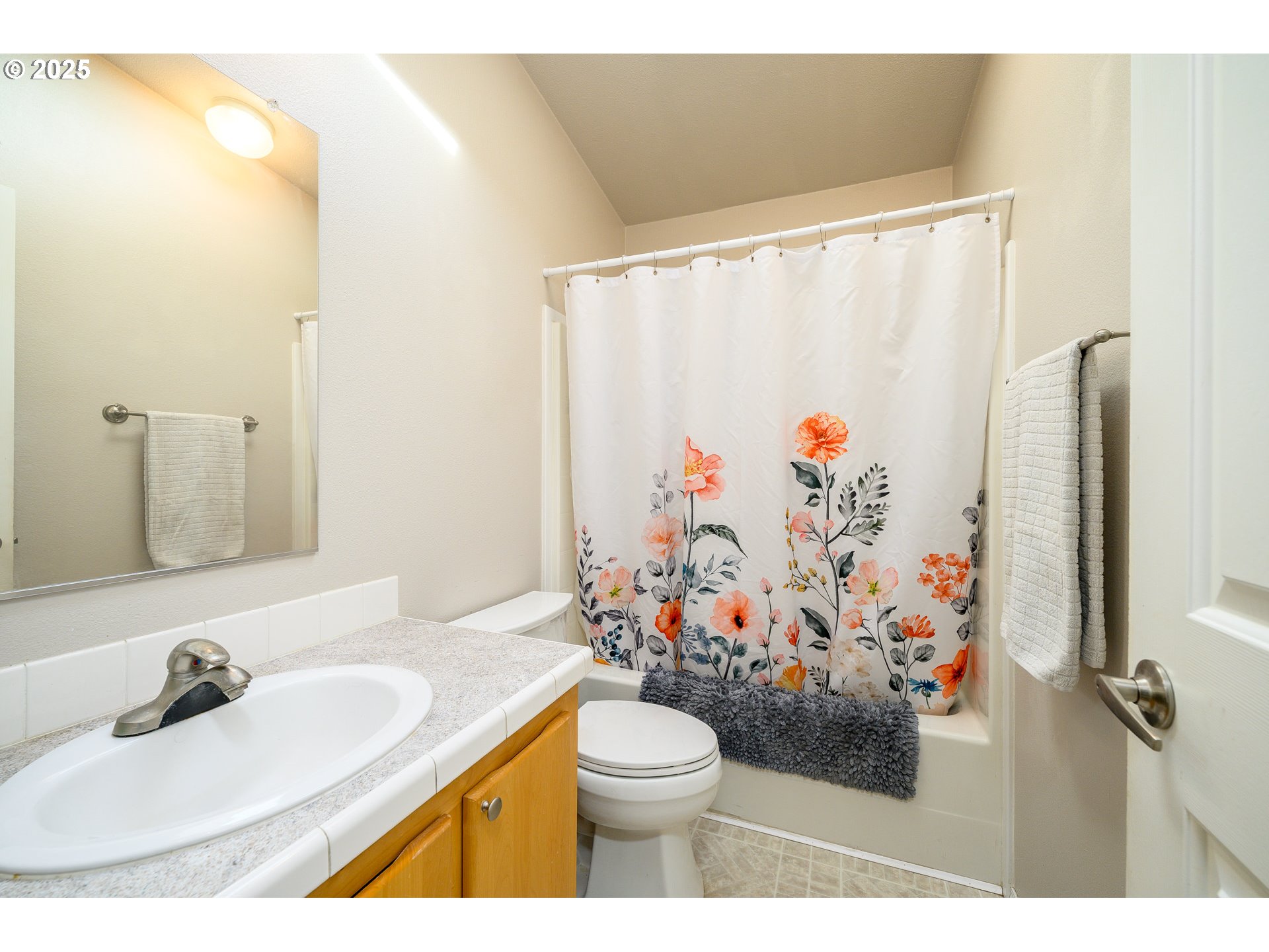 McMinnville, Oregon 97128, United States, 4 Bedrooms Bedrooms, ,3 BathroomsBathrooms,Residential,Active,192275