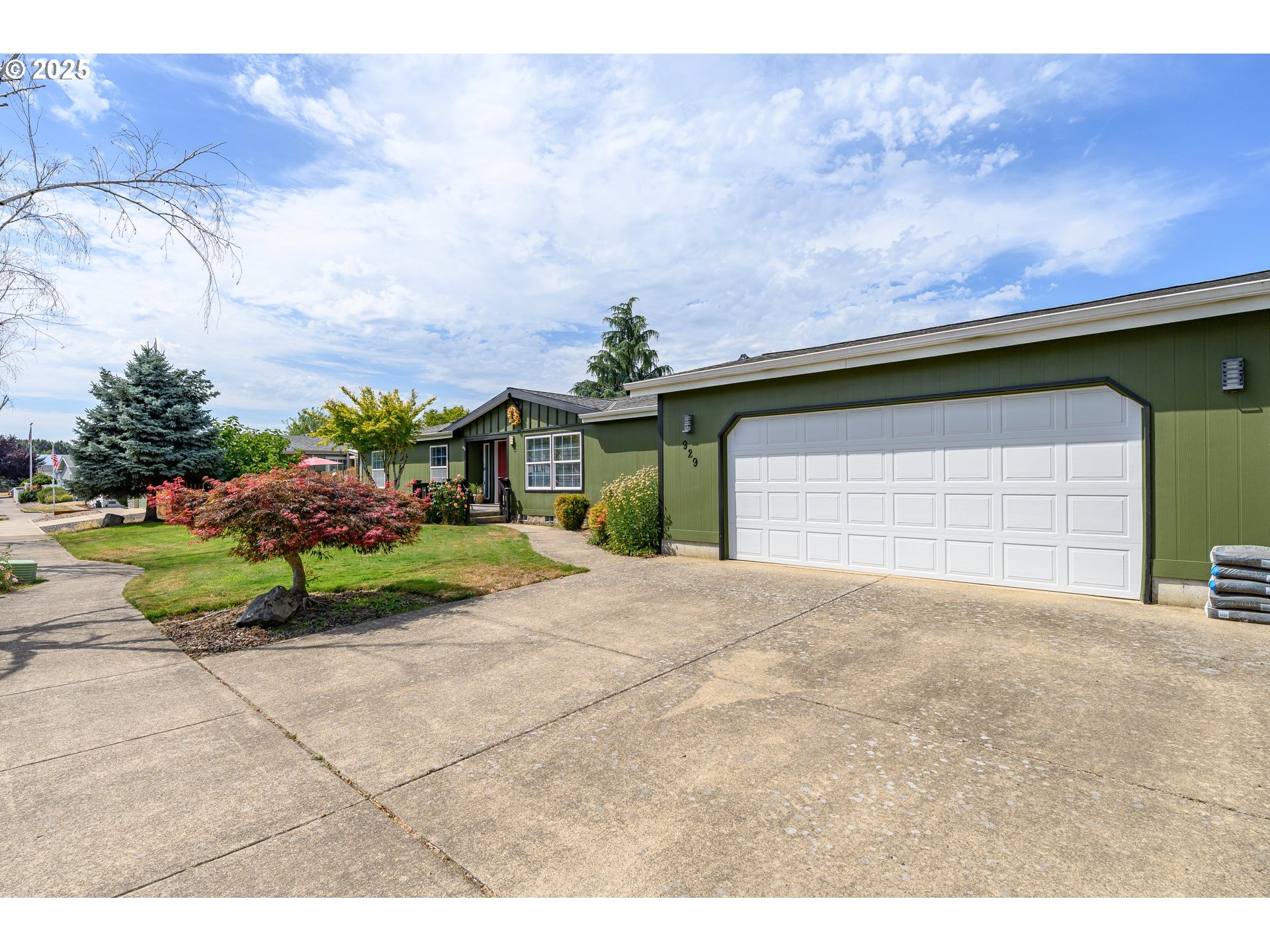 McMinnville, Oregon 97128, United States, 4 Bedrooms Bedrooms, ,3 BathroomsBathrooms,Residential,Active,192275