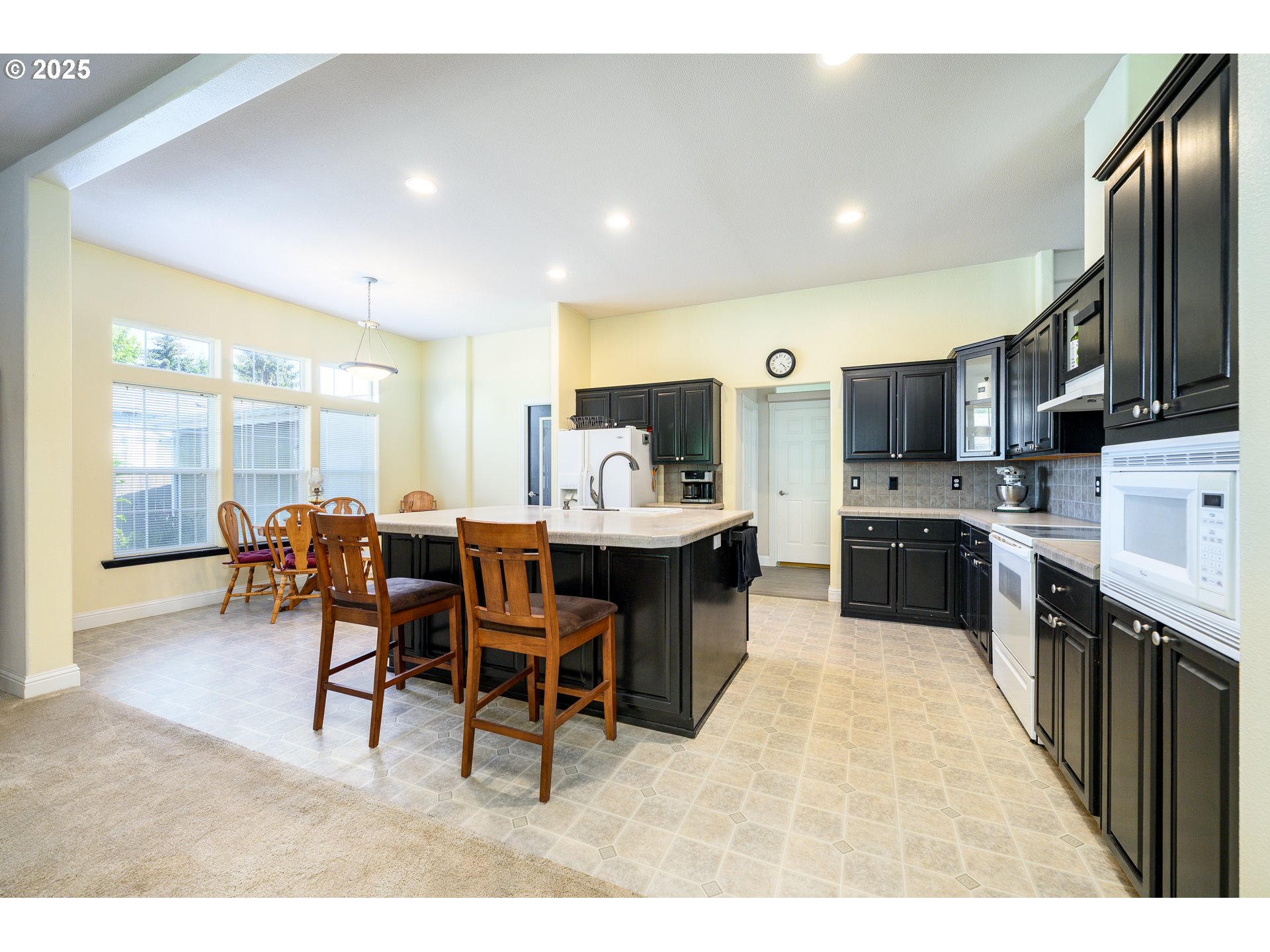 McMinnville, Oregon 97128, United States, 4 Bedrooms Bedrooms, ,3 BathroomsBathrooms,Residential,Active,192275