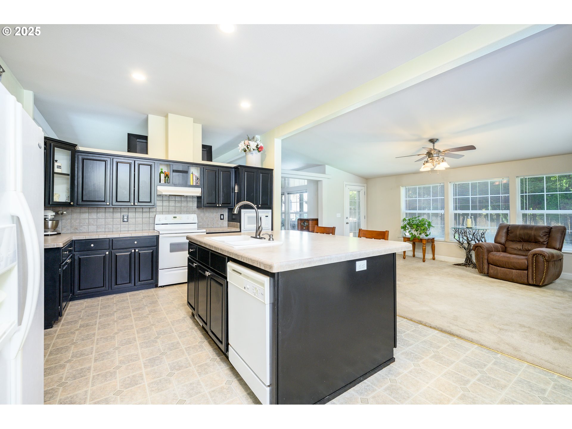 McMinnville, Oregon 97128, United States, 4 Bedrooms Bedrooms, ,3 BathroomsBathrooms,Residential,Active,192275