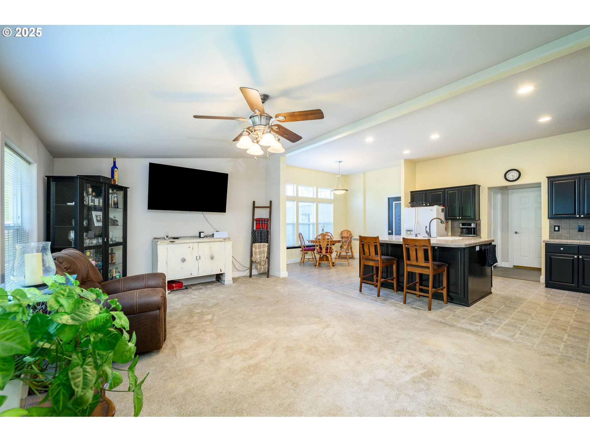 McMinnville, Oregon 97128, United States, 4 Bedrooms Bedrooms, ,3 BathroomsBathrooms,Residential,Active,192275