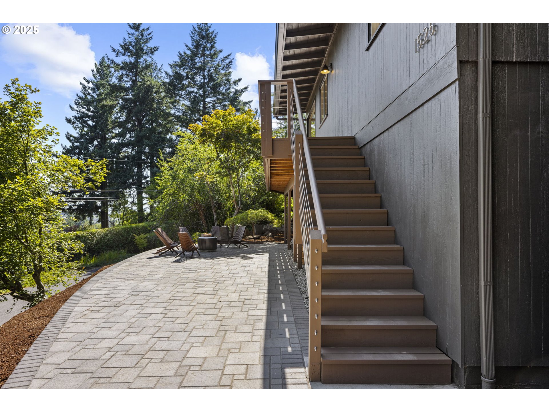 1525 SW Martha ST