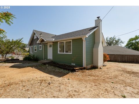 1246 NW HICKS ST Roseburg OR 97470