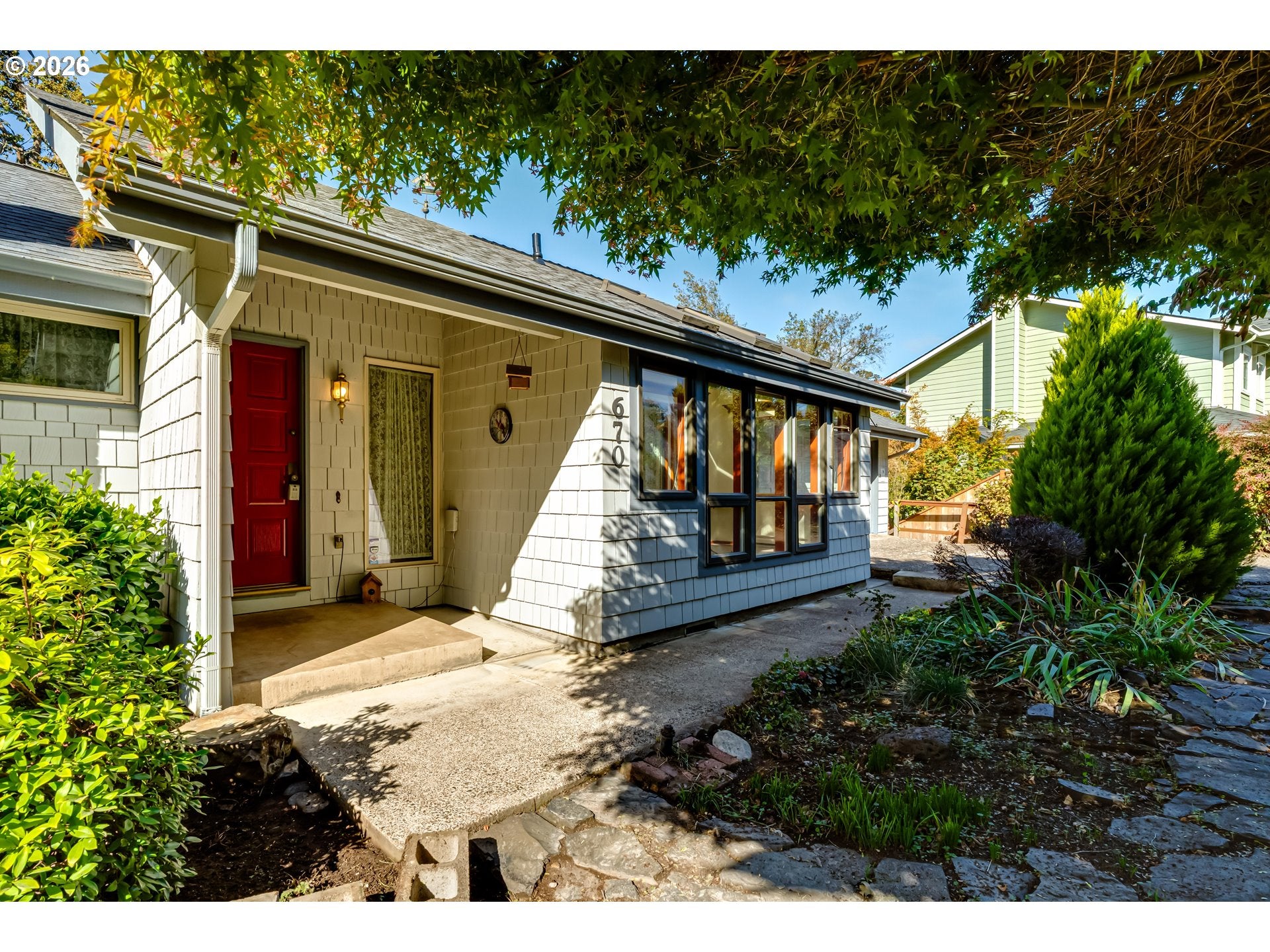 670 WOODCREST DR