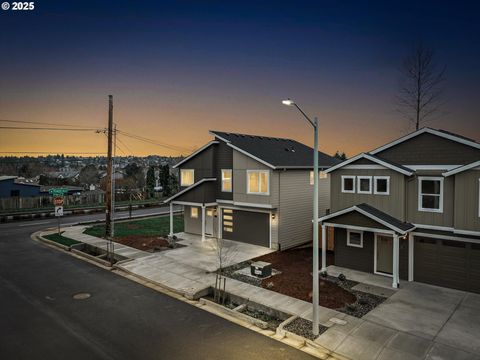 21 NW Mawrcrest AVE Gresham OR 97030