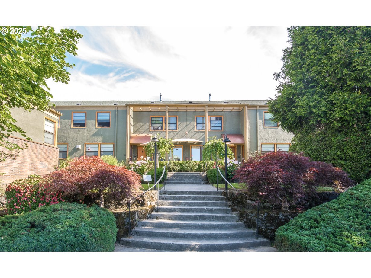 2025 SE CARUTHERS ST 24